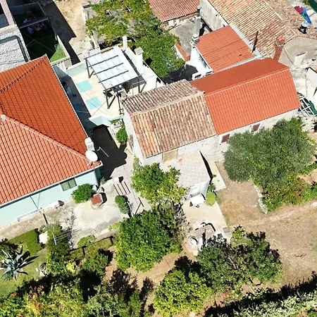 House On The Island Of Pasman Casa de Férias *